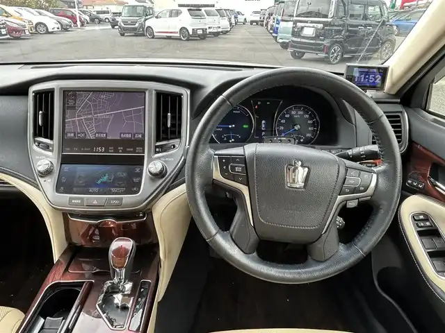 トヨタ クラウン ハイブリッド 茨城県 2013(平25)年 7.8万km プレシャスシルバー 純正16インチアルミホイール/ワンオーナー/レーダークルーズコントロール/純正HDDナビ/　　【BT、CD、DVD、フルセグ】/プリクラッシュセーフティ/HIDオートライト/本革レザーシート/シートクーラー/バックカメラ/全席シートヒーター/パワーシート/コーナーセンサー/社外レーダー探知機/ビルトインETC/スマートキー