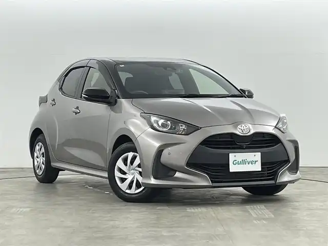 トヨタ ヤリス G 福島県 2022(令4)年 0.4万km ブラック/アバンギャルドブロンズメタリック トヨタセーフティセンス/・プリクラッシュセーフティシステム（対車両）/・レーンディパーチャーアラート/・オートマチックハイビーム/ブラインドスポットモニター/クリアランスソナー/純正ディスプレイオーディオ/・コネクティッドナビ/BT/USB/AM/FM/Miracast/・パノラマミックビューバックカメラ/・ETC/ステアリングスイッチ/プッシュスタート/・スマートキー/LEDヘッドライト/・オートライト/ドアバイザー/純正フロアマット