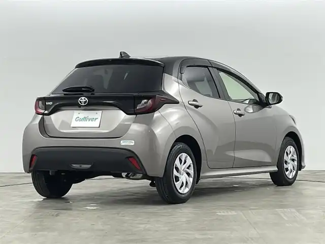 トヨタ ヤリス G 福島県 2022(令4)年 0.4万km ブラック/アバンギャルドブロンズメタリック トヨタセーフティセンス/・プリクラッシュセーフティシステム（対車両）/・レーンディパーチャーアラート/・オートマチックハイビーム/ブラインドスポットモニター/クリアランスソナー/純正ディスプレイオーディオ/・コネクティッドナビ/BT/USB/AM/FM/Miracast/・パノラマミックビューバックカメラ/・ETC/ステアリングスイッチ/プッシュスタート/・スマートキー/LEDヘッドライト/・オートライト/ドアバイザー/純正フロアマット