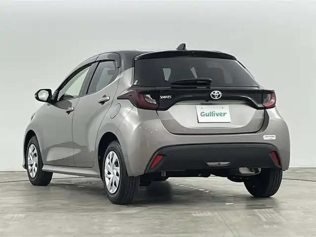 トヨタ ヤリス G 福島県 2022(令4)年 0.4万km ブラック/アバンギャルドブロンズメタリック トヨタセーフティセンス/・プリクラッシュセーフティシステム（対車両）/・レーンディパーチャーアラート/・オートマチックハイビーム/ブラインドスポットモニター/クリアランスソナー/純正ディスプレイオーディオ/・コネクティッドナビ/BT/USB/AM/FM/Miracast/・パノラマミックビューバックカメラ/・ETC/ステアリングスイッチ/プッシュスタート/・スマートキー/LEDヘッドライト/・オートライト/ドアバイザー/純正フロアマット