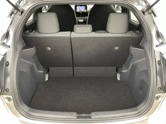 トヨタ ヤリス G 福島県 2022(令4)年 0.4万km ブラック/アバンギャルドブロンズメタリック トヨタセーフティセンス/・プリクラッシュセーフティシステム（対車両）/・レーンディパーチャーアラート/・オートマチックハイビーム/ブラインドスポットモニター/クリアランスソナー/純正ディスプレイオーディオ/・コネクティッドナビ/BT/USB/AM/FM/Miracast/・パノラマミックビューバックカメラ/・ETC/ステアリングスイッチ/プッシュスタート/・スマートキー/LEDヘッドライト/・オートライト/ドアバイザー/純正フロアマット