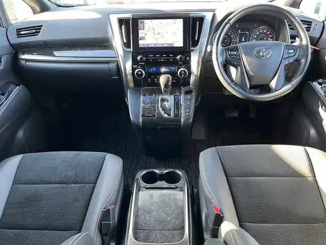 トヨタ ヴェルファイア ゴールデンアイズⅡ 奈良県 2021(令3)年 5.5万km ブラック ツインムーンルーフ/純正9インチディスプレイオーディオ/（フルセグ／ＢＴ）/純正12インチフリップダウン（V12T-R68C）/レーダークルーズコントロール/バックカメラ/ブラインドスポットモニター/プリクラッシュセーフティ/レーンキープアシスト/前後コーナーセンサー/両側パワースライドドア/パワーバックドア/ハーフレザーシート/デジタルインナーミラー/ETC/前方ドライブレコーダー/純正18インチAW/保証書/取り扱い説明書/スペアキーX1