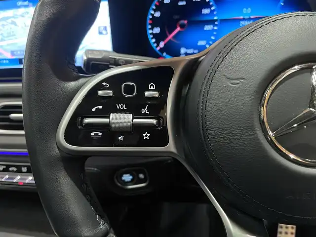 メルセデス・ベンツ ＧＬＳ４００ｄ 4マチック AMGライン 道央・札幌 2021(令3)年 3万km ダイヤモンドホワイト ダイヤモンドホワイト/AMGラインパッケージ/　・AMGラインエクステリア/　・21インチAMG5ツインスポークAW/　・リラクゼーション機能/　・シートヒータープラス/　・アンスラサイトオークウッドインテリアトリム/　・本革巻ウッドステアリング/パノラミックスライディングルーフ/ヘッドアップディスプレイ/レーダーセーフティパッケージ/360°カメラ/アクティブパーキングアシスト/アダプティブハイビームアシストプラス/マルチビームLEDヘッドライト/AIRMATICサスペンション/Burmesterサラウンド/シートベンチレーション/パワーテールゲート/パナメリカーナグリル