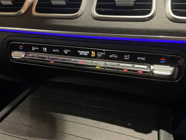 メルセデス・ベンツ ＧＬＳ４００ｄ 4マチック AMGライン 道央・札幌 2021(令3)年 3万km ダイヤモンドホワイト ダイヤモンドホワイト/AMGラインパッケージ/　・AMGラインエクステリア/　・21インチAMG5ツインスポークAW/　・リラクゼーション機能/　・シートヒータープラス/　・アンスラサイトオークウッドインテリアトリム/　・本革巻ウッドステアリング/パノラミックスライディングルーフ/ヘッドアップディスプレイ/レーダーセーフティパッケージ/360°カメラ/アクティブパーキングアシスト/アダプティブハイビームアシストプラス/マルチビームLEDヘッドライト/AIRMATICサスペンション/Burmesterサラウンド/シートベンチレーション/パワーテールゲート/パナメリカーナグリル