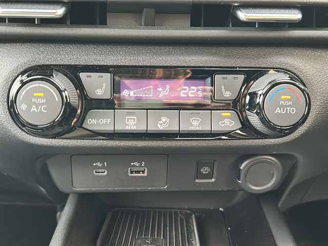 日産 オーラ ニスモ 熊本県 2022(令4)年 2.6万km スーパーブラック 純正ナビ/・AM/FM/BT/USＢ/・アップルカープレイ/アンドロイドオート/アラウンドビューモニター/プロパイロット/エマージェンシーブレーキ/側方支援/後側方支援/駐車支援/ふらつき警報/標識認識機能/デジタルインナーミラー/置くだけ充電/ＥＴＣ２．０　/革巻きステアリング/ステアリングヒーター/ステアリングスイッチ/前席シートヒーター/ドライブレコーダー/電動パーキングブレーキ/オートホールドブレーキ/ＬＥＤヘッドライト/純正フロアマット/純正アルミホイール/電動格納ミラー/ウインカーミラー/プッシュスタート/スペアキー