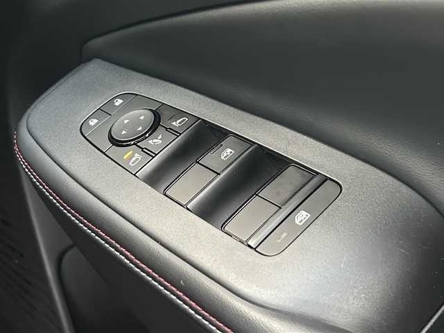 日産 オーラ ニスモ 熊本県 2022(令4)年 2.6万km スーパーブラック 純正ナビ/・AM/FM/BT/USＢ/・アップルカープレイ/アンドロイドオート/アラウンドビューモニター/プロパイロット/エマージェンシーブレーキ/側方支援/後側方支援/駐車支援/ふらつき警報/標識認識機能/デジタルインナーミラー/置くだけ充電/ＥＴＣ２．０　/革巻きステアリング/ステアリングヒーター/ステアリングスイッチ/前席シートヒーター/ドライブレコーダー/電動パーキングブレーキ/オートホールドブレーキ/ＬＥＤヘッドライト/純正フロアマット/純正アルミホイール/電動格納ミラー/ウインカーミラー/プッシュスタート/スペアキー