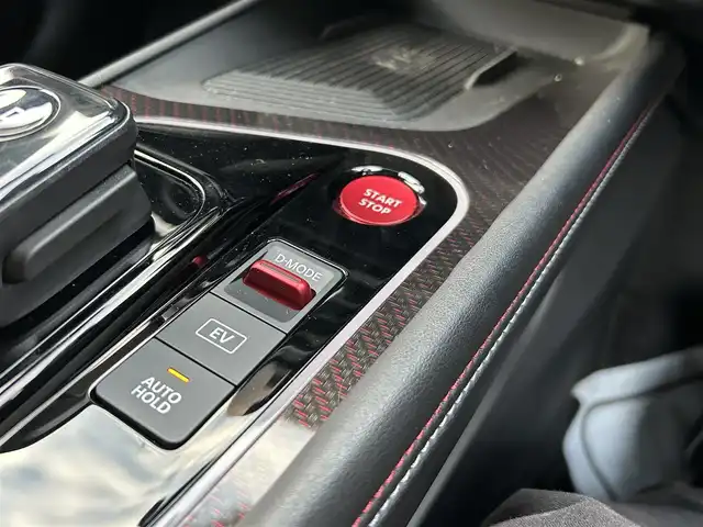 日産 オーラ ニスモ 熊本県 2022(令4)年 2.6万km スーパーブラック 純正ナビ/・AM/FM/BT/USＢ/・アップルカープレイ/アンドロイドオート/アラウンドビューモニター/プロパイロット/エマージェンシーブレーキ/側方支援/後側方支援/駐車支援/ふらつき警報/標識認識機能/デジタルインナーミラー/置くだけ充電/ＥＴＣ２．０　/革巻きステアリング/ステアリングヒーター/ステアリングスイッチ/前席シートヒーター/ドライブレコーダー/電動パーキングブレーキ/オートホールドブレーキ/ＬＥＤヘッドライト/純正フロアマット/純正アルミホイール/電動格納ミラー/ウインカーミラー/プッシュスタート/スペアキー