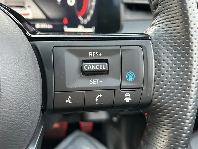 日産 オーラ ニスモ 熊本県 2022(令4)年 2.6万km スーパーブラック 純正ナビ/・AM/FM/BT/USＢ/・アップルカープレイ/アンドロイドオート/アラウンドビューモニター/プロパイロット/エマージェンシーブレーキ/側方支援/後側方支援/駐車支援/ふらつき警報/標識認識機能/デジタルインナーミラー/置くだけ充電/ＥＴＣ２．０　/革巻きステアリング/ステアリングヒーター/ステアリングスイッチ/前席シートヒーター/ドライブレコーダー/電動パーキングブレーキ/オートホールドブレーキ/ＬＥＤヘッドライト/純正フロアマット/純正アルミホイール/電動格納ミラー/ウインカーミラー/プッシュスタート/スペアキー