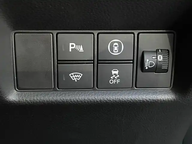 ホンダ フィット ネス 道央・札幌 2020(令2)年 4.6万km シャイニンググレーM ・4WD/・ワンオーナー/・ホンダセンシング/・寒冷地仕様/・純正SDナビ/CD&DVD&BT&USB&フルセグTV/・バックカメラ/・前後コーナーセンサー/・前後クリアランスソナー/・前後ドライブレコーダー/・レーダークルーズコントロール/・ステアリングスイッチ/・ABS/・横滑り防止装置/・レーンキープアシスト/・盗難防止装置/・オートライト/・LEDヘッドライト/・フォグランプ/・ドアバイザー/・電動格納ミラー/・純正フロアマット/・純正AW付夏タイヤ185/55/R16/・積込社外AW付冬タイヤ185/60/R15/・スペアキー1本