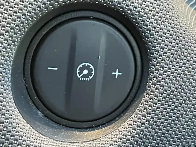 ホンダ フィット ネス 道央・札幌 2020(令2)年 4.6万km シャイニンググレーM ・4WD/・ワンオーナー/・ホンダセンシング/・寒冷地仕様/・純正SDナビ/CD&DVD&BT&USB&フルセグTV/・バックカメラ/・前後コーナーセンサー/・前後クリアランスソナー/・前後ドライブレコーダー/・レーダークルーズコントロール/・ステアリングスイッチ/・ABS/・横滑り防止装置/・レーンキープアシスト/・盗難防止装置/・オートライト/・LEDヘッドライト/・フォグランプ/・ドアバイザー/・電動格納ミラー/・純正フロアマット/・純正AW付夏タイヤ185/55/R16/・積込社外AW付冬タイヤ185/60/R15/・スペアキー1本