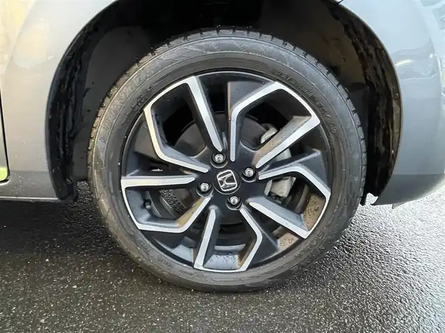 ホンダ フィット ネス 道央・札幌 2020(令2)年 4.6万km シャイニンググレーM ・4WD/・ワンオーナー/・ホンダセンシング/・寒冷地仕様/・純正SDナビ/CD&DVD&BT&USB&フルセグTV/・バックカメラ/・前後コーナーセンサー/・前後クリアランスソナー/・前後ドライブレコーダー/・レーダークルーズコントロール/・ステアリングスイッチ/・ABS/・横滑り防止装置/・レーンキープアシスト/・盗難防止装置/・オートライト/・LEDヘッドライト/・フォグランプ/・ドアバイザー/・電動格納ミラー/・純正フロアマット/・純正AW付夏タイヤ185/55/R16/・積込社外AW付冬タイヤ185/60/R15/・スペアキー1本