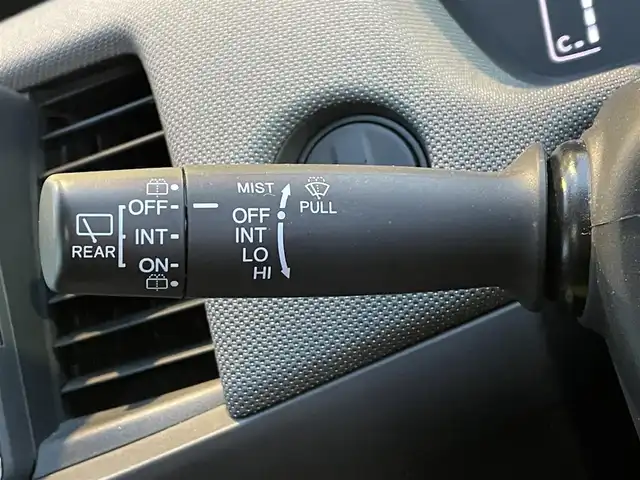 ホンダ フィット ネス 道央・札幌 2020(令2)年 4.6万km シャイニンググレーM ・4WD/・ワンオーナー/・ホンダセンシング/・寒冷地仕様/・純正SDナビ/CD&DVD&BT&USB&フルセグTV/・バックカメラ/・前後コーナーセンサー/・前後クリアランスソナー/・前後ドライブレコーダー/・レーダークルーズコントロール/・ステアリングスイッチ/・ABS/・横滑り防止装置/・レーンキープアシスト/・盗難防止装置/・オートライト/・LEDヘッドライト/・フォグランプ/・ドアバイザー/・電動格納ミラー/・純正フロアマット/・純正AW付夏タイヤ185/55/R16/・積込社外AW付冬タイヤ185/60/R15/・スペアキー1本