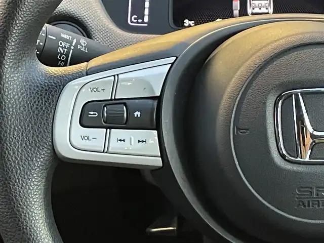 ホンダ フィット ネス 道央・札幌 2020(令2)年 4.6万km シャイニンググレーM ・4WD/・ワンオーナー/・ホンダセンシング/・寒冷地仕様/・純正SDナビ/CD&DVD&BT&USB&フルセグTV/・バックカメラ/・前後コーナーセンサー/・前後クリアランスソナー/・前後ドライブレコーダー/・レーダークルーズコントロール/・ステアリングスイッチ/・ABS/・横滑り防止装置/・レーンキープアシスト/・盗難防止装置/・オートライト/・LEDヘッドライト/・フォグランプ/・ドアバイザー/・電動格納ミラー/・純正フロアマット/・純正AW付夏タイヤ185/55/R16/・積込社外AW付冬タイヤ185/60/R15/・スペアキー1本