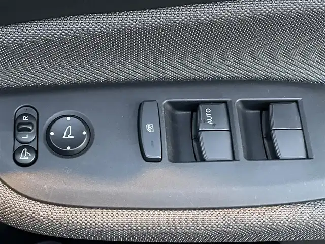 ホンダ フィット ネス 道央・札幌 2020(令2)年 4.6万km シャイニンググレーM ・4WD/・ワンオーナー/・ホンダセンシング/・寒冷地仕様/・純正SDナビ/CD&DVD&BT&USB&フルセグTV/・バックカメラ/・前後コーナーセンサー/・前後クリアランスソナー/・前後ドライブレコーダー/・レーダークルーズコントロール/・ステアリングスイッチ/・ABS/・横滑り防止装置/・レーンキープアシスト/・盗難防止装置/・オートライト/・LEDヘッドライト/・フォグランプ/・ドアバイザー/・電動格納ミラー/・純正フロアマット/・純正AW付夏タイヤ185/55/R16/・積込社外AW付冬タイヤ185/60/R15/・スペアキー1本