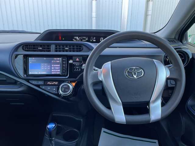 トヨタ アクア S 石川県 2016(平28)年 7.4万km 白 社外メモリーナビ　ワンセグＴＶ　バックカメラ　ＥＴＣ　キーレス　レーダーブレーキ　社外ホイールキャップ　電動ミラー