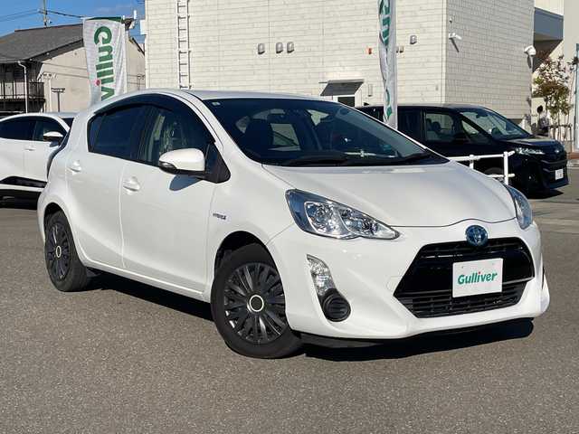 トヨタ アクア S 石川県 2016(平28)年 7.4万km 白 社外メモリーナビ　ワンセグＴＶ　バックカメラ　ＥＴＣ　キーレス　レーダーブレーキ　社外ホイールキャップ　電動ミラー