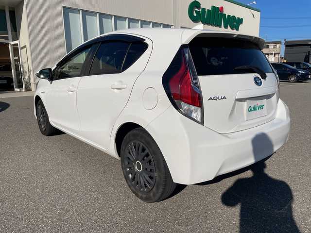 トヨタ アクア S 石川県 2016(平28)年 7.4万km 白 社外メモリーナビ　ワンセグＴＶ　バックカメラ　ＥＴＣ　キーレス　レーダーブレーキ　社外ホイールキャップ　電動ミラー