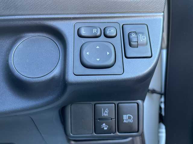 トヨタ アクア S 石川県 2016(平28)年 7.4万km 白 社外メモリーナビ　ワンセグＴＶ　バックカメラ　ＥＴＣ　キーレス　レーダーブレーキ　社外ホイールキャップ　電動ミラー