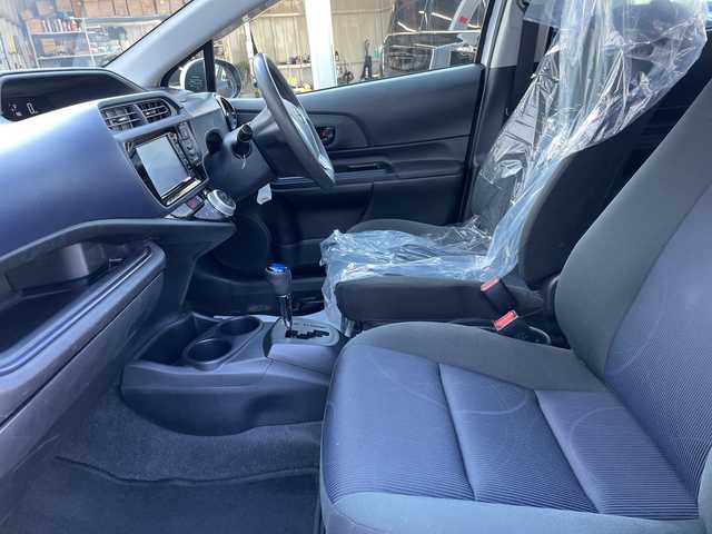 トヨタ アクア S 石川県 2016(平28)年 7.4万km 白 社外メモリーナビ　ワンセグＴＶ　バックカメラ　ＥＴＣ　キーレス　レーダーブレーキ　社外ホイールキャップ　電動ミラー