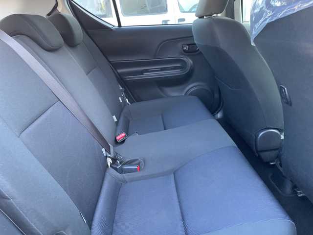 トヨタ アクア S 石川県 2016(平28)年 7.4万km 白 社外メモリーナビ　ワンセグＴＶ　バックカメラ　ＥＴＣ　キーレス　レーダーブレーキ　社外ホイールキャップ　電動ミラー