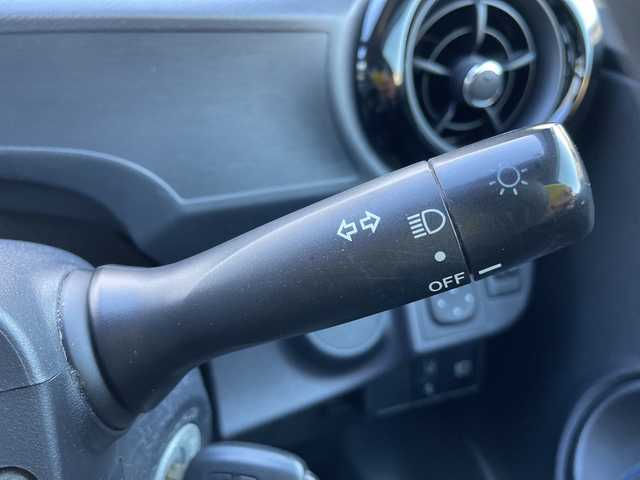 トヨタ アクア S 石川県 2016(平28)年 7.4万km 白 社外メモリーナビ　ワンセグＴＶ　バックカメラ　ＥＴＣ　キーレス　レーダーブレーキ　社外ホイールキャップ　電動ミラー