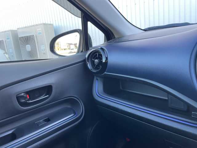 トヨタ アクア S 石川県 2016(平28)年 7.4万km 白 社外メモリーナビ　ワンセグＴＶ　バックカメラ　ＥＴＣ　キーレス　レーダーブレーキ　社外ホイールキャップ　電動ミラー