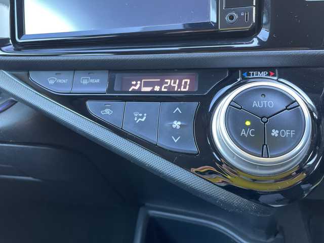 トヨタ アクア S 石川県 2016(平28)年 7.4万km 白 社外メモリーナビ　ワンセグＴＶ　バックカメラ　ＥＴＣ　キーレス　レーダーブレーキ　社外ホイールキャップ　電動ミラー