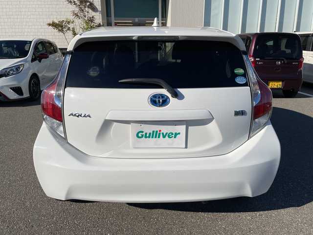 トヨタ アクア S 石川県 2016(平28)年 7.4万km 白 社外メモリーナビ　ワンセグＴＶ　バックカメラ　ＥＴＣ　キーレス　レーダーブレーキ　社外ホイールキャップ　電動ミラー