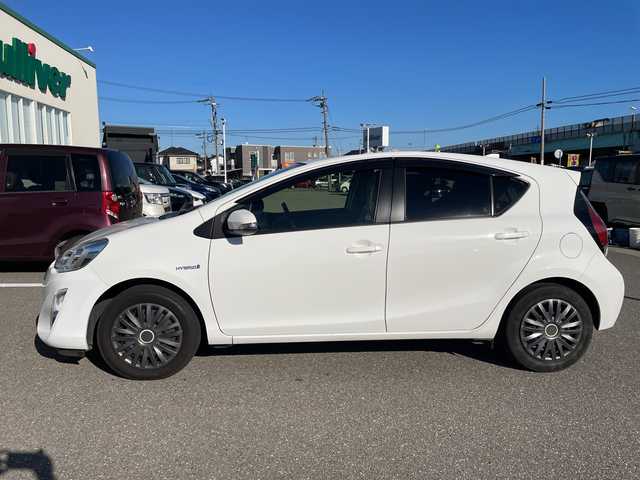 トヨタ アクア S 石川県 2016(平28)年 7.4万km 白 社外メモリーナビ　ワンセグＴＶ　バックカメラ　ＥＴＣ　キーレス　レーダーブレーキ　社外ホイールキャップ　電動ミラー