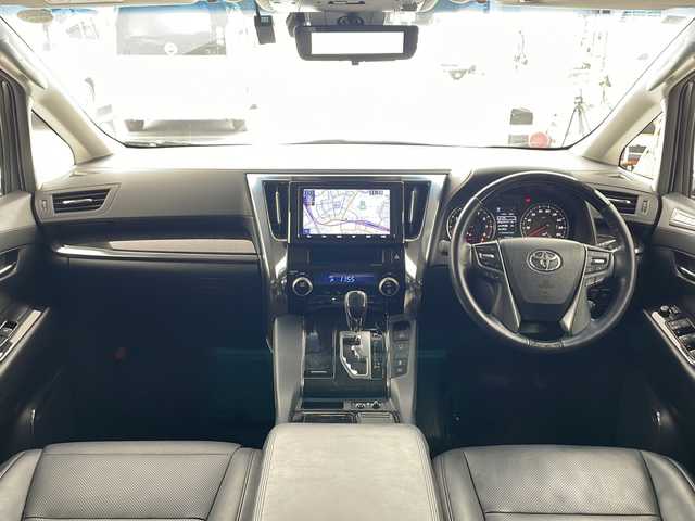 トヨタ アルファード S Cパッケージ 兵庫県 2018(平30)年 7.3万km ホワイトパールクリスタルシャイン ・トヨタセーフティーセンス/・プリクラッシュセーフティ/・レーントレーシングアシスト/・クリアランスソナー/・レーダークルーズコントロール/・オートマチックハイビーム/・ロードサインアシスト/・ブラインドスポットモニター/・純正9インチナビ＆フルセグ＆BT＆DVD/・バックカメラ/・両側パワースライドドア/・パワーバックドア/・スマートキー/・スペアキー/・プッシュスタート/・デジタルインナーミラー/・前席シートベンチレーション/・前席シートヒーター/・合皮シート/・ハンドルヒーター/・助手席オットマン/・2列目オットマン/・ビルトインETC/・純正前ドライブレコーダー/・3眼LEDヘッドライト/・フォグランプ/・オートライト/・シーケンシャルウィンカー/・フロアマット/・スペアタイヤ
