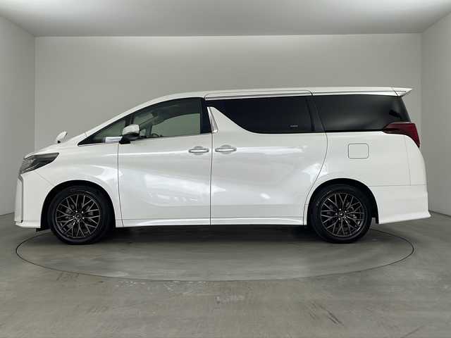 トヨタ アルファード S Cパッケージ 兵庫県 2018(平30)年 7.3万km ホワイトパールクリスタルシャイン ・トヨタセーフティーセンス/・プリクラッシュセーフティ/・レーントレーシングアシスト/・クリアランスソナー/・レーダークルーズコントロール/・オートマチックハイビーム/・ロードサインアシスト/・ブラインドスポットモニター/・純正9インチナビ＆フルセグ＆BT＆DVD/・バックカメラ/・両側パワースライドドア/・パワーバックドア/・スマートキー/・スペアキー/・プッシュスタート/・デジタルインナーミラー/・前席シートベンチレーション/・前席シートヒーター/・合皮シート/・ハンドルヒーター/・助手席オットマン/・2列目オットマン/・ビルトインETC/・純正前ドライブレコーダー/・3眼LEDヘッドライト/・フォグランプ/・オートライト/・シーケンシャルウィンカー/・フロアマット/・スペアタイヤ