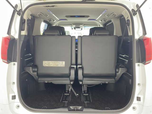 トヨタ アルファード S Cパッケージ 兵庫県 2018(平30)年 7.3万km ホワイトパールクリスタルシャイン ・トヨタセーフティーセンス/・プリクラッシュセーフティ/・レーントレーシングアシスト/・クリアランスソナー/・レーダークルーズコントロール/・オートマチックハイビーム/・ロードサインアシスト/・ブラインドスポットモニター/・純正9インチナビ＆フルセグ＆BT＆DVD/・バックカメラ/・両側パワースライドドア/・パワーバックドア/・スマートキー/・スペアキー/・プッシュスタート/・デジタルインナーミラー/・前席シートベンチレーション/・前席シートヒーター/・合皮シート/・ハンドルヒーター/・助手席オットマン/・2列目オットマン/・ビルトインETC/・純正前ドライブレコーダー/・3眼LEDヘッドライト/・フォグランプ/・オートライト/・シーケンシャルウィンカー/・フロアマット/・スペアタイヤ