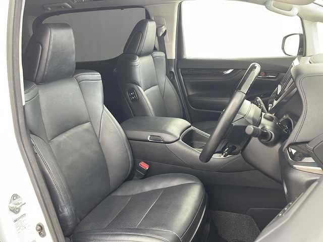 トヨタ アルファード S Cパッケージ 兵庫県 2018(平30)年 7.3万km ホワイトパールクリスタルシャイン ・トヨタセーフティーセンス/・プリクラッシュセーフティ/・レーントレーシングアシスト/・クリアランスソナー/・レーダークルーズコントロール/・オートマチックハイビーム/・ロードサインアシスト/・ブラインドスポットモニター/・純正9インチナビ＆フルセグ＆BT＆DVD/・バックカメラ/・両側パワースライドドア/・パワーバックドア/・スマートキー/・スペアキー/・プッシュスタート/・デジタルインナーミラー/・前席シートベンチレーション/・前席シートヒーター/・合皮シート/・ハンドルヒーター/・助手席オットマン/・2列目オットマン/・ビルトインETC/・純正前ドライブレコーダー/・3眼LEDヘッドライト/・フォグランプ/・オートライト/・シーケンシャルウィンカー/・フロアマット/・スペアタイヤ