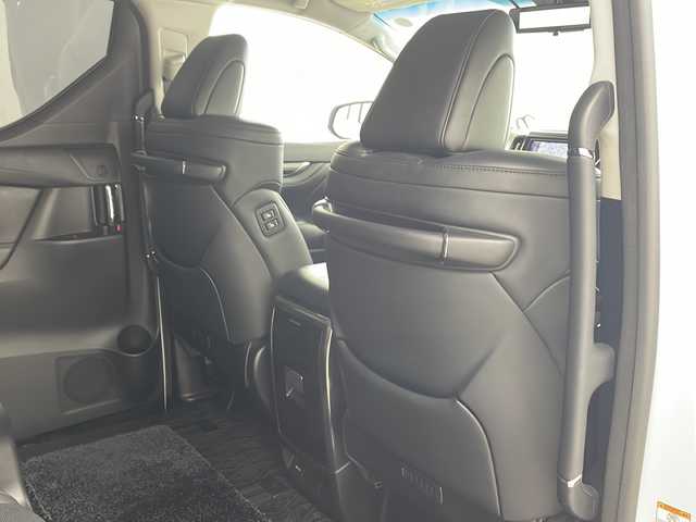 トヨタ アルファード S Cパッケージ 兵庫県 2018(平30)年 7.3万km ホワイトパールクリスタルシャイン ・トヨタセーフティーセンス/・プリクラッシュセーフティ/・レーントレーシングアシスト/・クリアランスソナー/・レーダークルーズコントロール/・オートマチックハイビーム/・ロードサインアシスト/・ブラインドスポットモニター/・純正9インチナビ＆フルセグ＆BT＆DVD/・バックカメラ/・両側パワースライドドア/・パワーバックドア/・スマートキー/・スペアキー/・プッシュスタート/・デジタルインナーミラー/・前席シートベンチレーション/・前席シートヒーター/・合皮シート/・ハンドルヒーター/・助手席オットマン/・2列目オットマン/・ビルトインETC/・純正前ドライブレコーダー/・3眼LEDヘッドライト/・フォグランプ/・オートライト/・シーケンシャルウィンカー/・フロアマット/・スペアタイヤ