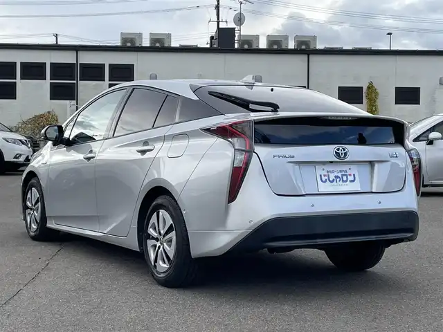 トヨタ プリウス A 福島県 2016(平28)年 14.7万km シルバーM (株)IDOMが運営する【じしゃロン福島店】の自社ローン専用車両になります。こちらは現金またはオートローンご利用時の価格です。自社ローンご希望の方は別途その旨お申付け下さい/純正ＳＤナビ/フルセグテレビ/バックカメラ/革巻ステアリング/衝突軽減システム/ヘッドアップディスプレイ/ＬＡＫ/ブラインドスポットモニター/ＥＴＣ/レーダークルーズコントロール/社外前後ドラレコ