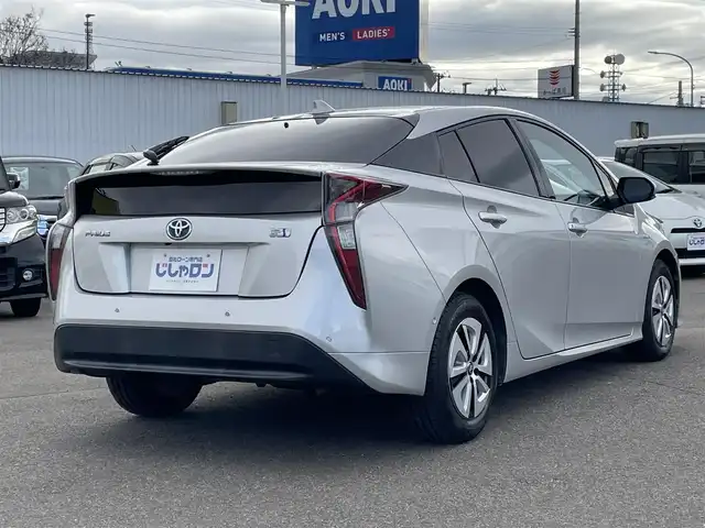 トヨタ プリウス A 福島県 2016(平28)年 14.7万km シルバーM (株)IDOMが運営する【じしゃロン福島店】の自社ローン専用車両になります。こちらは現金またはオートローンご利用時の価格です。自社ローンご希望の方は別途その旨お申付け下さい/純正ＳＤナビ/フルセグテレビ/バックカメラ/革巻ステアリング/衝突軽減システム/ヘッドアップディスプレイ/ＬＡＫ/ブラインドスポットモニター/ＥＴＣ/レーダークルーズコントロール/社外前後ドラレコ