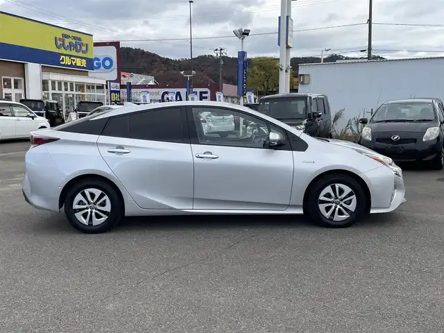 トヨタ プリウス A 福島県 2016(平28)年 14.7万km シルバーM (株)IDOMが運営する【じしゃロン福島店】の自社ローン専用車両になります。こちらは現金またはオートローンご利用時の価格です。自社ローンご希望の方は別途その旨お申付け下さい/純正ＳＤナビ/フルセグテレビ/バックカメラ/革巻ステアリング/衝突軽減システム/ヘッドアップディスプレイ/ＬＡＫ/ブラインドスポットモニター/ＥＴＣ/レーダークルーズコントロール/社外前後ドラレコ