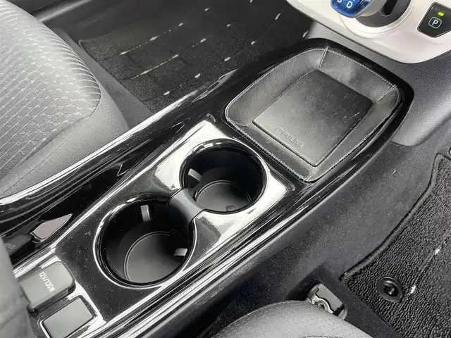 トヨタ プリウス A 福島県 2016(平28)年 14.7万km シルバーM (株)IDOMが運営する【じしゃロン福島店】の自社ローン専用車両になります。こちらは現金またはオートローンご利用時の価格です。自社ローンご希望の方は別途その旨お申付け下さい/純正ＳＤナビ/フルセグテレビ/バックカメラ/革巻ステアリング/衝突軽減システム/ヘッドアップディスプレイ/ＬＡＫ/ブラインドスポットモニター/ＥＴＣ/レーダークルーズコントロール/社外前後ドラレコ