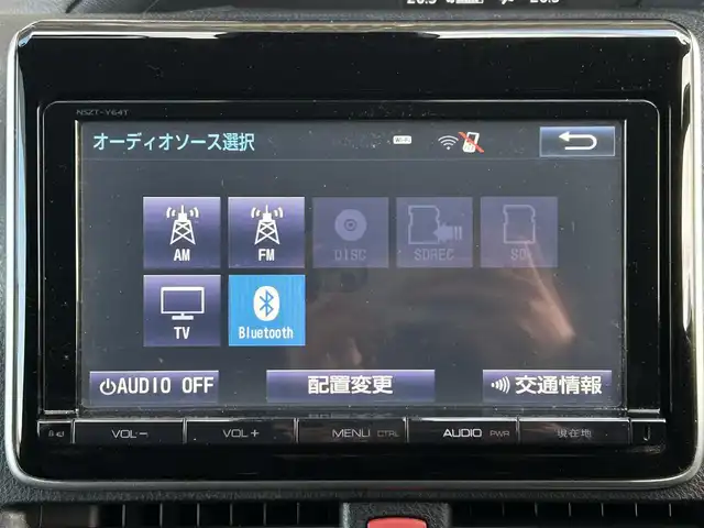 トヨタ ヴォクシー V 大阪府 2016(平28)年 3万km シルバーM 両側パワースライドドア/純正9インチSDナビ/・バックカメラ/・フルセグテレビ/・CD/DVD/・BT/AM/FM/トヨタセーフティーセンスC/・プリクラッシュセーフティシステム/・（レーザーレーダー＋単眼カメラ方式）/・レーンディパーチャーアラート/・オートマチックハイビーム/先行車発進告知機能/ドライブスタートコントロール/S-VSC/LEDヘッドランプ/クルーズコントロール/コーナーセンサー/革巻きステアリング/・ステアリングスイッチ/・MTモード付AT/サンシェード/ETC/前方ドライブレコーダー（DC-DR401）/スマートキー/取扱説明書/保証書/記録簿（R7/R５/R3）