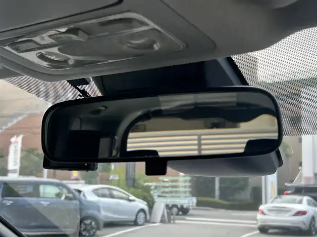 トヨタ ヴォクシー V 大阪府 2016(平28)年 3万km シルバーM 両側パワースライドドア/純正9インチSDナビ/・バックカメラ/・フルセグテレビ/・CD/DVD/・BT/AM/FM/トヨタセーフティーセンスC/・プリクラッシュセーフティシステム/・（レーザーレーダー＋単眼カメラ方式）/・レーンディパーチャーアラート/・オートマチックハイビーム/先行車発進告知機能/ドライブスタートコントロール/S-VSC/LEDヘッドランプ/クルーズコントロール/コーナーセンサー/革巻きステアリング/・ステアリングスイッチ/・MTモード付AT/サンシェード/ETC/前方ドライブレコーダー（DC-DR401）/スマートキー/取扱説明書/保証書/記録簿（R7/R５/R3）