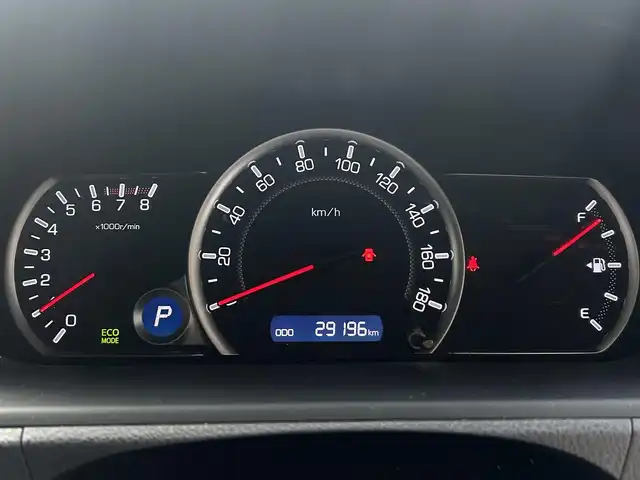 トヨタ ヴォクシー V 大阪府 2016(平28)年 3万km シルバーM 両側パワースライドドア/純正9インチSDナビ/・バックカメラ/・フルセグテレビ/・CD/DVD/・BT/AM/FM/トヨタセーフティーセンスC/・プリクラッシュセーフティシステム/・（レーザーレーダー＋単眼カメラ方式）/・レーンディパーチャーアラート/・オートマチックハイビーム/先行車発進告知機能/ドライブスタートコントロール/S-VSC/LEDヘッドランプ/クルーズコントロール/コーナーセンサー/革巻きステアリング/・ステアリングスイッチ/・MTモード付AT/サンシェード/ETC/前方ドライブレコーダー（DC-DR401）/スマートキー/取扱説明書/保証書/記録簿（R7/R５/R3）