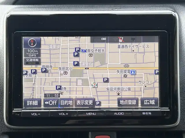 トヨタ ヴォクシー V 大阪府 2016(平28)年 3万km シルバーM 両側パワースライドドア/純正9インチSDナビ/・バックカメラ/・フルセグテレビ/・CD/DVD/・BT/AM/FM/トヨタセーフティーセンスC/・プリクラッシュセーフティシステム/・（レーザーレーダー＋単眼カメラ方式）/・レーンディパーチャーアラート/・オートマチックハイビーム/先行車発進告知機能/ドライブスタートコントロール/S-VSC/LEDヘッドランプ/クルーズコントロール/コーナーセンサー/革巻きステアリング/・ステアリングスイッチ/・MTモード付AT/サンシェード/ETC/前方ドライブレコーダー（DC-DR401）/スマートキー/取扱説明書/保証書/記録簿（R7/R５/R3）