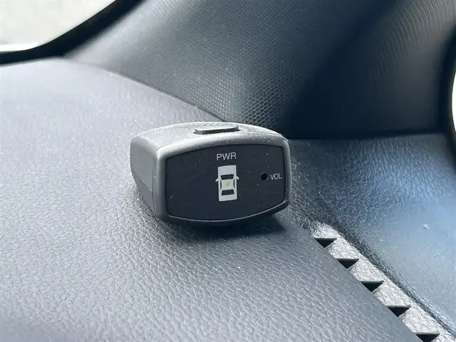 トヨタ ヴォクシー V 大阪府 2016(平28)年 3万km シルバーM 両側パワースライドドア/純正9インチSDナビ/・バックカメラ/・フルセグテレビ/・CD/DVD/・BT/AM/FM/トヨタセーフティーセンスC/・プリクラッシュセーフティシステム/・（レーザーレーダー＋単眼カメラ方式）/・レーンディパーチャーアラート/・オートマチックハイビーム/先行車発進告知機能/ドライブスタートコントロール/S-VSC/LEDヘッドランプ/クルーズコントロール/コーナーセンサー/革巻きステアリング/・ステアリングスイッチ/・MTモード付AT/サンシェード/ETC/前方ドライブレコーダー（DC-DR401）/スマートキー/取扱説明書/保証書/記録簿（R7/R５/R3）