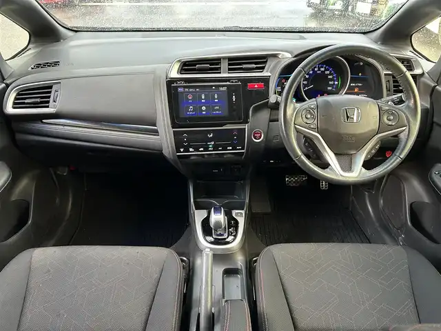 ホンダ フィット ハイブリット Sパッケージ 島根県 2015(平27)年 4.8万km ホワイトオーキッドパール 登録時走行距離47539km/Hondaインターナビ/Bluetooth/AM/FM/CD/DVD/HDMI/フルセグテレビ/バックカメラ/ETC/LEDヘッドライト/フォグランプ/プッシュスタート/スマートキー/あんしんパッケージ/純正フロアマット/純正16インチAW/ウィンカーミラー/ドアバイザー/パドルシフト/禁煙車