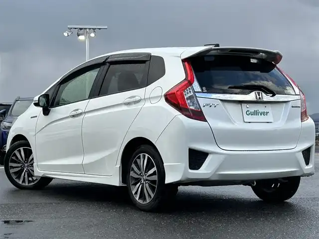 ホンダ フィット ハイブリット Sパッケージ 島根県 2015(平27)年 4.8万km ホワイトオーキッドパール 登録時走行距離47539km/Hondaインターナビ/Bluetooth/AM/FM/CD/DVD/HDMI/フルセグテレビ/バックカメラ/ETC/LEDヘッドライト/フォグランプ/プッシュスタート/スマートキー/あんしんパッケージ/純正フロアマット/純正16インチAW/ウィンカーミラー/ドアバイザー/パドルシフト/禁煙車