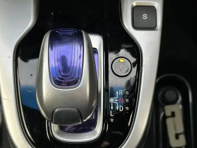 ホンダ フィット ハイブリット Sパッケージ 島根県 2015(平27)年 4.8万km ホワイトオーキッドパール 登録時走行距離47539km/Hondaインターナビ/Bluetooth/AM/FM/CD/DVD/HDMI/フルセグテレビ/バックカメラ/ETC/LEDヘッドライト/フォグランプ/プッシュスタート/スマートキー/あんしんパッケージ/純正フロアマット/純正16インチAW/ウィンカーミラー/ドアバイザー/パドルシフト/禁煙車