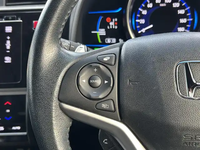 ホンダ フィット ハイブリット Sパッケージ 島根県 2015(平27)年 4.8万km ホワイトオーキッドパール 登録時走行距離47539km/Hondaインターナビ/Bluetooth/AM/FM/CD/DVD/HDMI/フルセグテレビ/バックカメラ/ETC/LEDヘッドライト/フォグランプ/プッシュスタート/スマートキー/あんしんパッケージ/純正フロアマット/純正16インチAW/ウィンカーミラー/ドアバイザー/パドルシフト/禁煙車