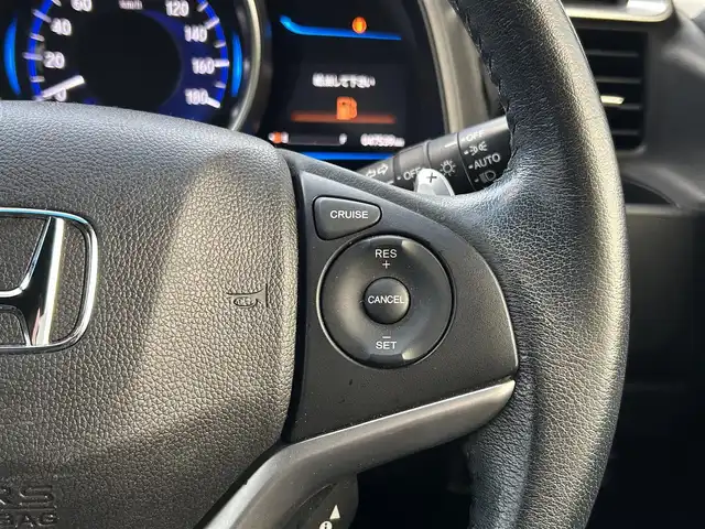 ホンダ フィット ハイブリット Sパッケージ 島根県 2015(平27)年 4.8万km ホワイトオーキッドパール 登録時走行距離47539km/Hondaインターナビ/Bluetooth/AM/FM/CD/DVD/HDMI/フルセグテレビ/バックカメラ/ETC/LEDヘッドライト/フォグランプ/プッシュスタート/スマートキー/あんしんパッケージ/純正フロアマット/純正16インチAW/ウィンカーミラー/ドアバイザー/パドルシフト/禁煙車