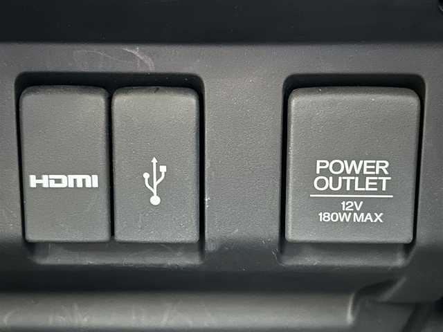 ホンダ フィット ハイブリット Sパッケージ 島根県 2015(平27)年 4.8万km ホワイトオーキッドパール 登録時走行距離47539km/Hondaインターナビ/Bluetooth/AM/FM/CD/DVD/HDMI/フルセグテレビ/バックカメラ/ETC/LEDヘッドライト/フォグランプ/プッシュスタート/スマートキー/あんしんパッケージ/純正フロアマット/純正16インチAW/ウィンカーミラー/ドアバイザー/パドルシフト/禁煙車