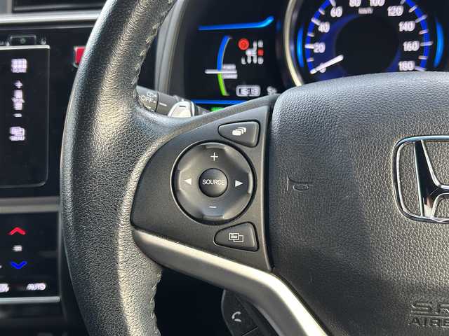 ホンダ フィット ハイブリット Sパッケージ 島根県 2015(平27)年 4.8万km ホワイトオーキッドパール 登録時走行距離47539km/Hondaインターナビ/Bluetooth/AM/FM/CD/DVD/HDMI/フルセグテレビ/バックカメラ/ETC/LEDヘッドライト/フォグランプ/プッシュスタート/スマートキー/あんしんパッケージ/純正フロアマット/純正16インチAW/ウィンカーミラー/ドアバイザー/パドルシフト/禁煙車